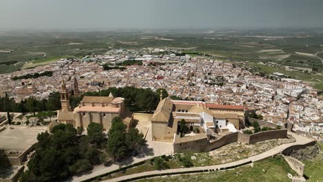 Pueblo-Andaluz-Donde-Se-Fabrican-La-Mayoria-De-Los-Polvorones-Que-Se-Consumen-En-Toda-España-Y-En-El-Extranjero-Video-Realizado-Por-El-Mavic-3-En-C4k-Y-Sin-Correccion-De-Color