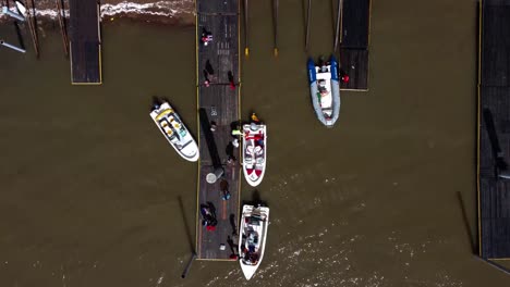 Aerial-view-of-boats-preparing-to-sail-on-a-spring-morning
