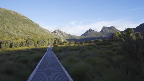 Panning-shot-of-the-long-walk-track-to-Cradle-Mountain-in-the-afternoon