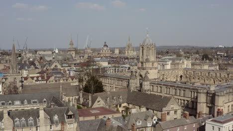 Drone-shot-past-Christ-Church-Tom-Tower-towards-Bodleian-library-Radcliffe-camera-Oxford