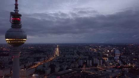 Sonnenaufgangs-Drohnenaufnahme-Des-Berliner-Fernsehturms