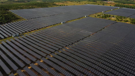 Aerial-pan-up,-field-of-solar-panels-generating-renewable-sustainable-green-energy