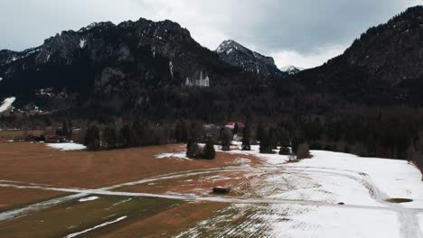 Winter-drone-shot-of-famous-Neuschwanstein-Castle-in-southern-Germany,-Bavaria