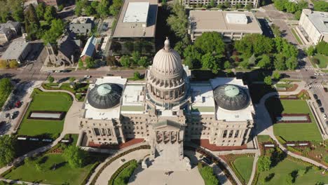 Lowering-aerial-shot-of-Idaho's-State-Capitol-building