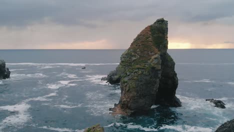 Crohy-Head-in-Donegal-Ireland-ocean-waves-on-rocks