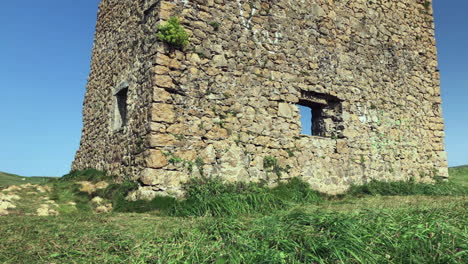 Ruinas-En-La-Cima-De-Una-Colina