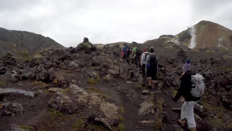 Wandern-Auf-Dem-Vulkan-Landmannalaugar-In-Island