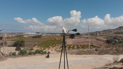 Video-Aéreo-De-Drones-Del-Oeste-De-Malta,-área-De-Mgarr,-Boca-De-La-Bahía-Del-Viento