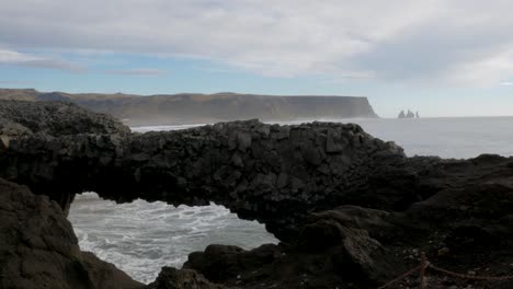 Vista-única-De-4k-De-La-Costa-Islandesa