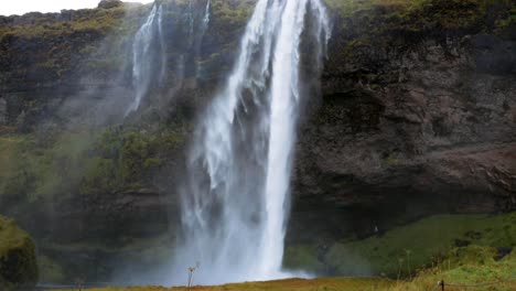 Approaching-Seljalandsfoss-Waterfall