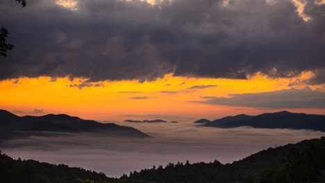 Majestätischer-Sonnenaufgang-Im-Zeitraffer-Blue-Ridge-Mountains-North-Carolina