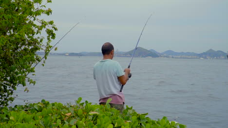 Hombres-Pescando-En-Río-De-Janeiro