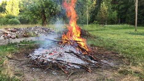 Big-bonfire-burning-in-a-field