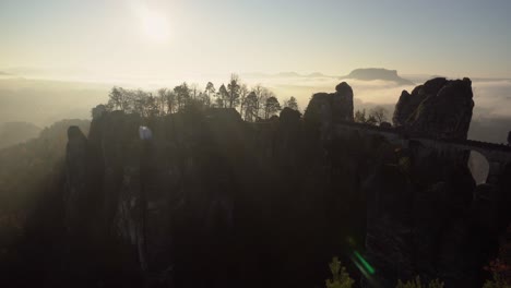 Erbauer-Der-Basteibrücke-Im-Nationalpark-Sächsische-Schweiz-Direkt-Nach-Sonnenaufgang