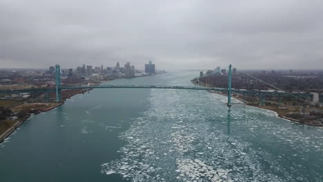 Vehicles-crossing-the-Ambassador-Bridge-between-Detroit-and-Windsor-in-Winter