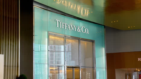 Tiffany---Co-storefront-static-shot-in-Icon-Siam-luxury-shopping-mall,-Bangkok,-Thailand