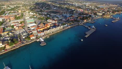 The-city-of-Kralendijk-during-sunset,-located-on-the-Caribbean-island-Bonaire