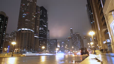 Time-lapse-of-a-rainy-street-in-Chicago,-IL-at-night
