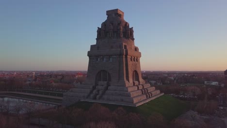 Antenne-Des-Völkerschlachtdenkmals-Bei-Sonnenaufgang