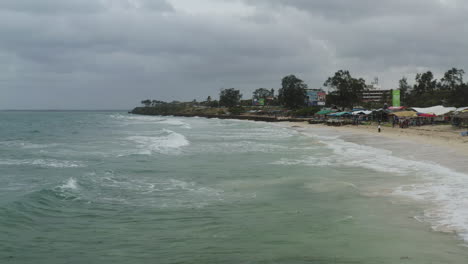 Big-waves-crushing-on-shore-of-Coco-Beach-in-Dar-es-Salaam,-Tanzania