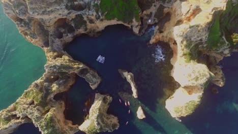The-famous-cliffs-and-caves-of-Farol-da-Ponta-da-Piedade-in-Lagos,-Portugal