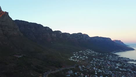 Sunrise-over-Cape-Town-from-atop-the-Lions-Head