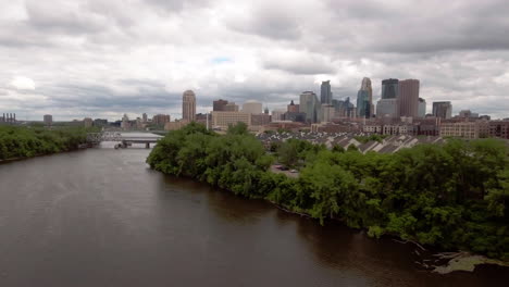 Mississippi-River-and-Minneapolis-Skyline