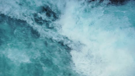 Close-up-of-high-flow-whitewater-rapids-at-Huka-Falls,-New-Zealand