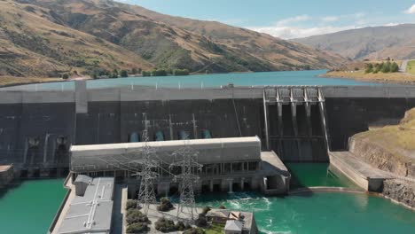 Antena---Central-Hidroeléctrica-Clyde-Dam,-Central-Otago,-Nueva-Zelanda
