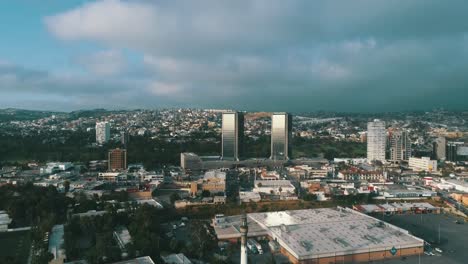 Luftaufnahme-Der-Skyline-Von-Tijuana-Am-Morgen