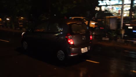 Tráfico-De-Bangalore-En-Una-Noche-Lluviosa