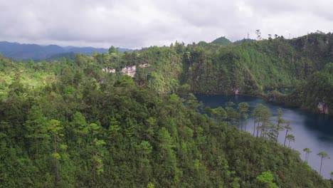 Aerial-cinematic-shot-of-Cinco-Lagos,-Montebello-National-Park,-Chiapas