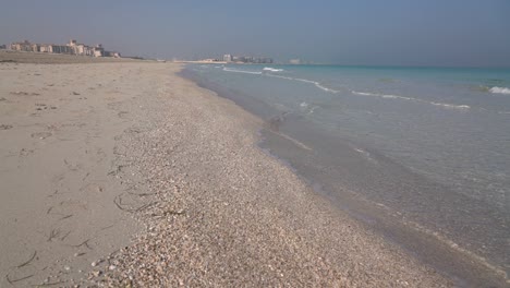 Vista-De-La-Playa-En-Dubai,-Emiratos-árabes-Unidos