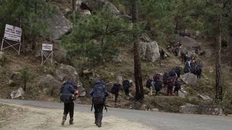 Himalayan-Trekkers-starting-their-trekking-journey-to-reach-the-destination