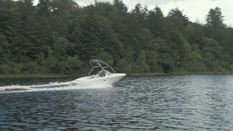 Distant-shot-of-Sea-ray-speed-boat-speeding-up-lake
