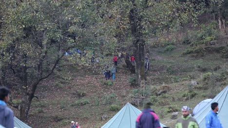 Zelt-Im-Himalaya-Aufgebaut-Zelte-Unterhalb-Des-Vorfeldlagers-Für-Wanderer-Zum-Übernachten-Zur-Vorbereitung-Und-Entspannung-Des-Gipfeltages