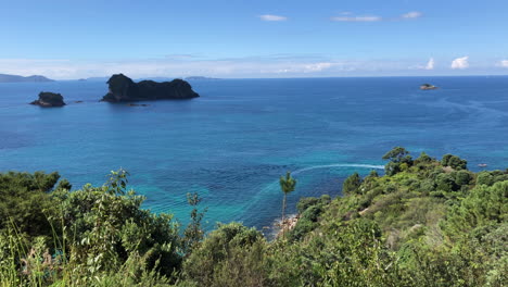 Ocean-view-from-the-coromandel-peninsula-in-New-Zealand-on-a-bright-sunny-summer-day