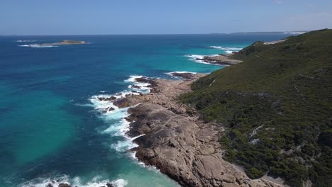 Beautiful-view-over-Australian-coastline-and-cliffs