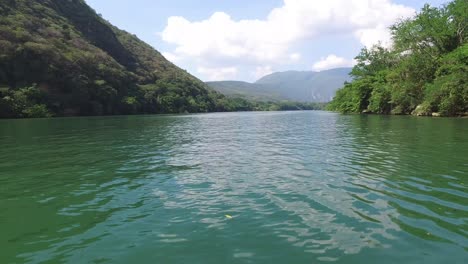 Boat-sailing-in-the-Grijalva-river,-Chiapas-Mexico