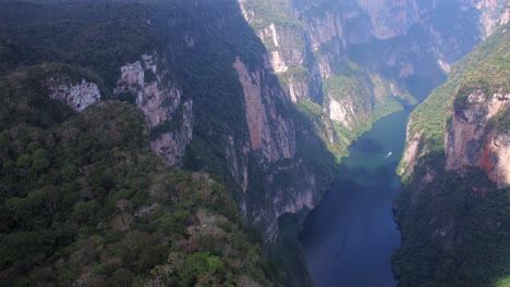 Aerial-shot-of-the-epic-Sumidero-Canyon,-Chiapas-Mexico