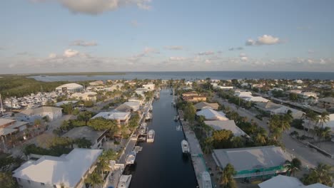 Aerial-footage-of-a-waterway-estate-on-the-Key-Largo,-Florida-Keys,-FL