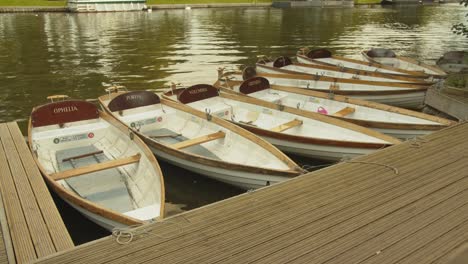 Stratford-Kanalbeckenboote-In-Der-Stadt-Stratford-upon-Avon,-Warwickshire,-England