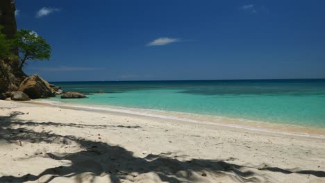 Increíble-Playa-De-Revista-Ubicada-En-La-Isla-Caribeña-De-Granada