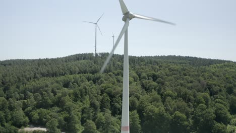 Nahaufnahme-Einer-Drohnenaufnahme-Einer-Windmühle-In-Malerischer-Deutscher-Landschaft,-Deutschland,-Europa