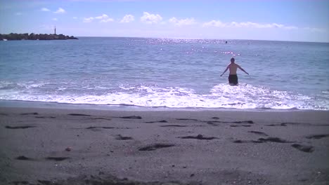 Man-swimming-in-the-sea-at-La-Palma