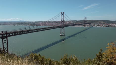 Ponte-25-de-Abril-bridge-spans-Tagus-River-to-connect-Almada-with-Lisbon-on-far-bank,-Portugal