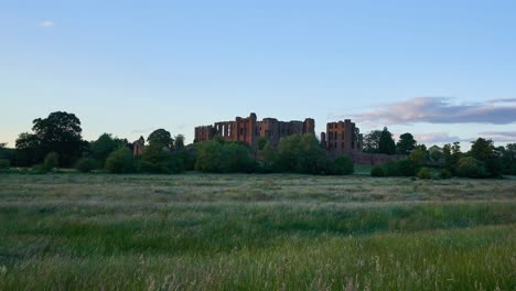 Timelapse-of-the-ruins-of-Kenilworth-castle-from-the-meadow-on-a-summers-evening