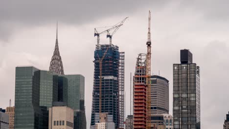 Time-lapse-of-the-construction-of-new-skyscrapers-at-Manhattan-East-Side,-New-York-City,-June-2019