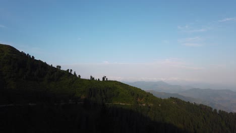 Das-Sonnenlicht-Steigt-Den-Berg-In-Kaschmir-Hinauf