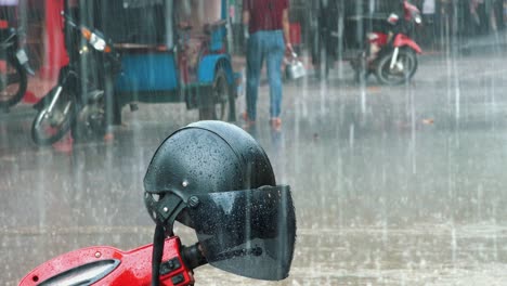Black-Motorbike-Helmet-in-the-Rain